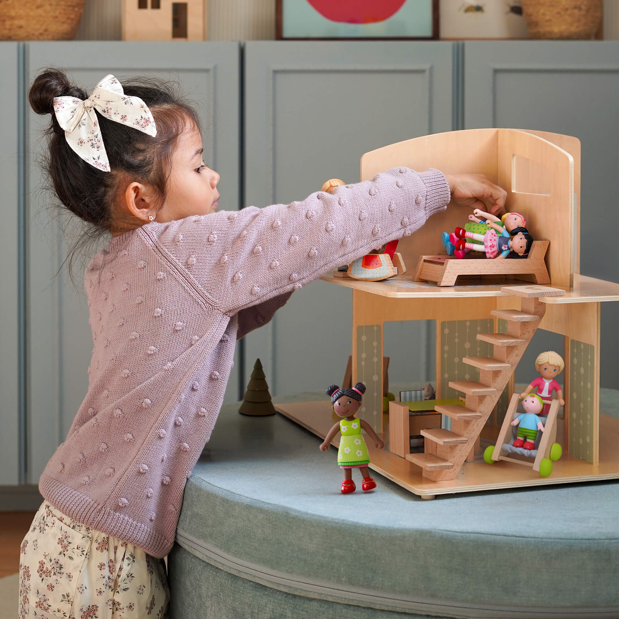 Little Friends Ultimate Dollhouse Friends Bundle with Town Villa and 8 Dolls