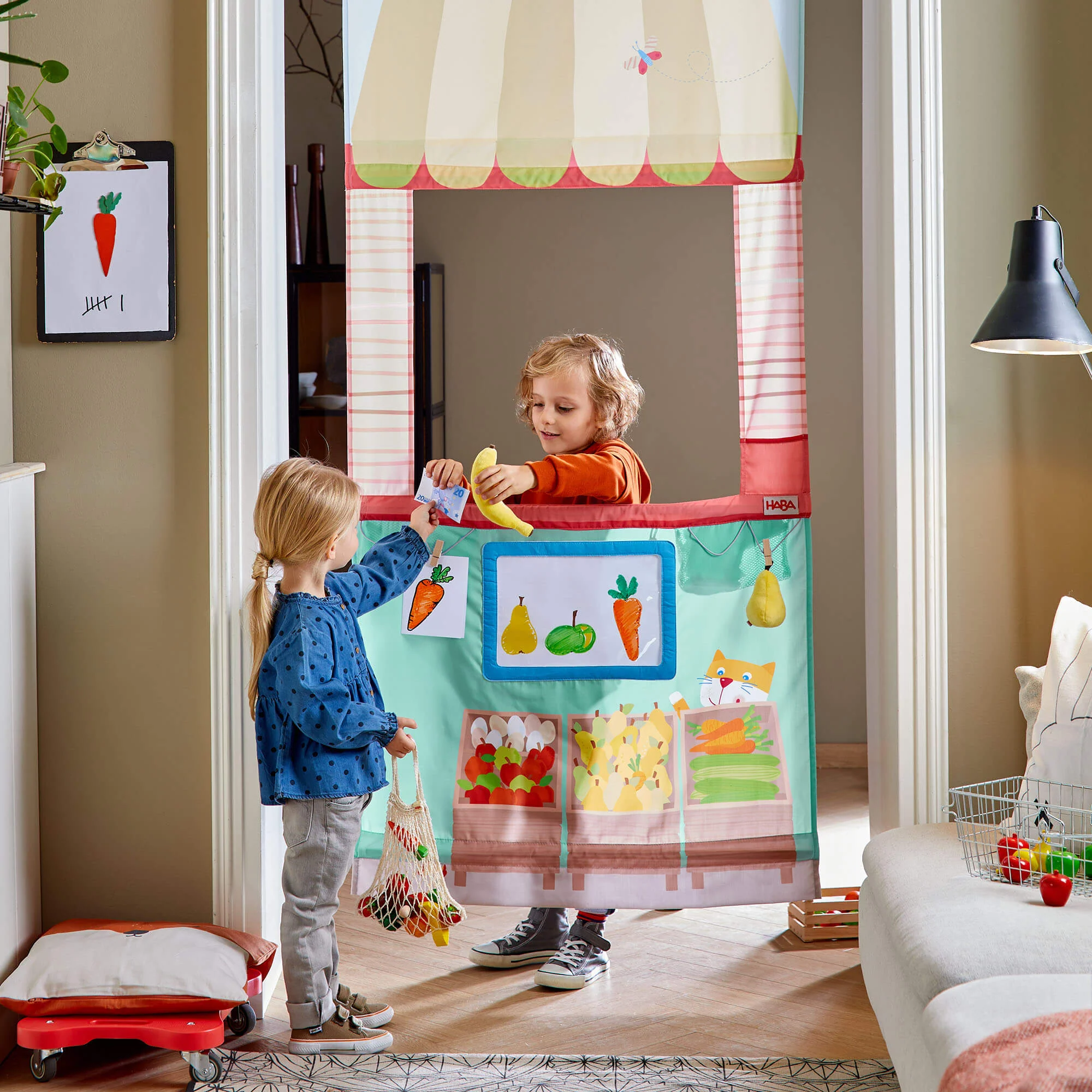 Hanging Doorway Play Store with Telescopic Rod and Beech Slats