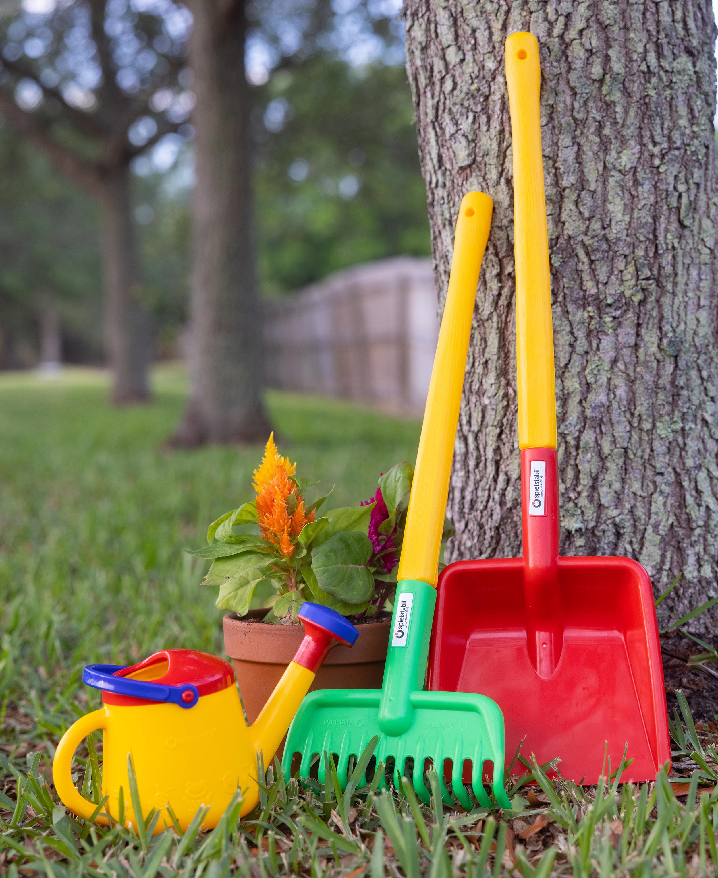 Spielstabil Children's Long Handled Flat Shovel for Sand, Snow and Garden