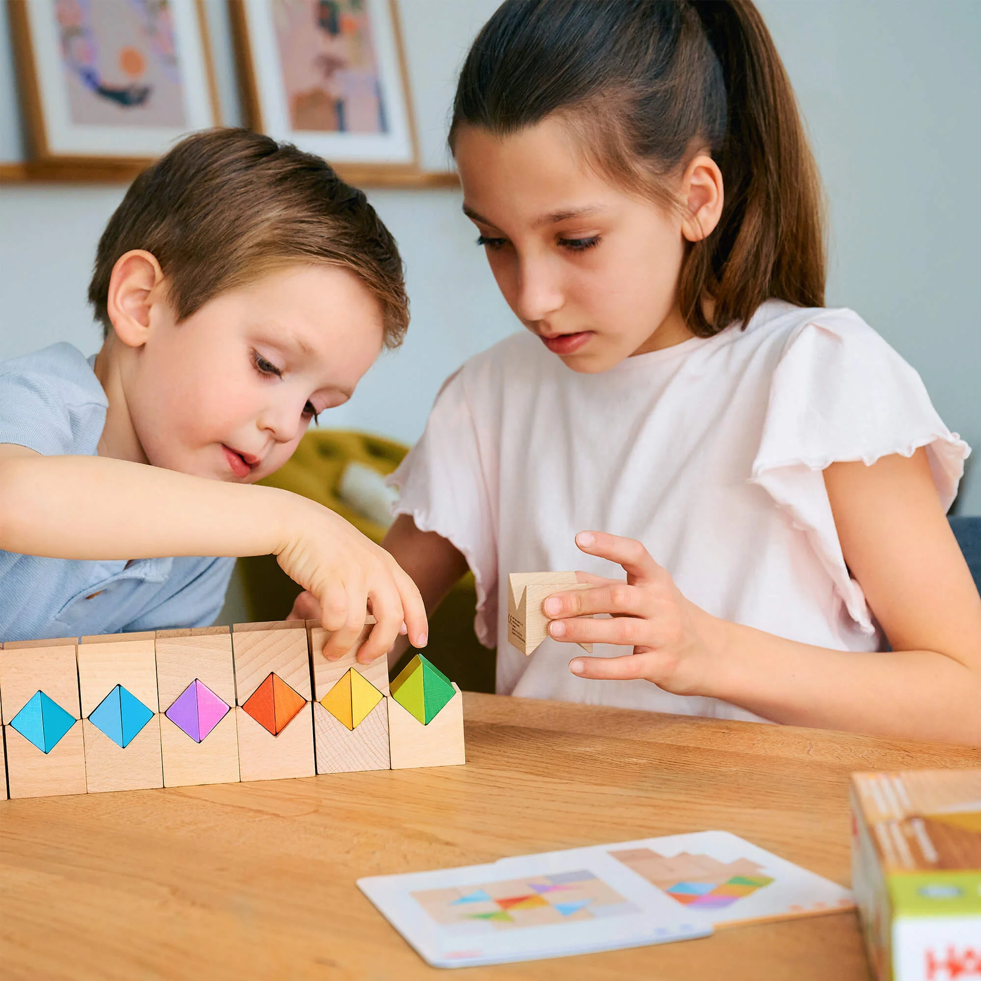 Colorful Triangle Wooden Block Game with 32 Blocks and Pattern Cards