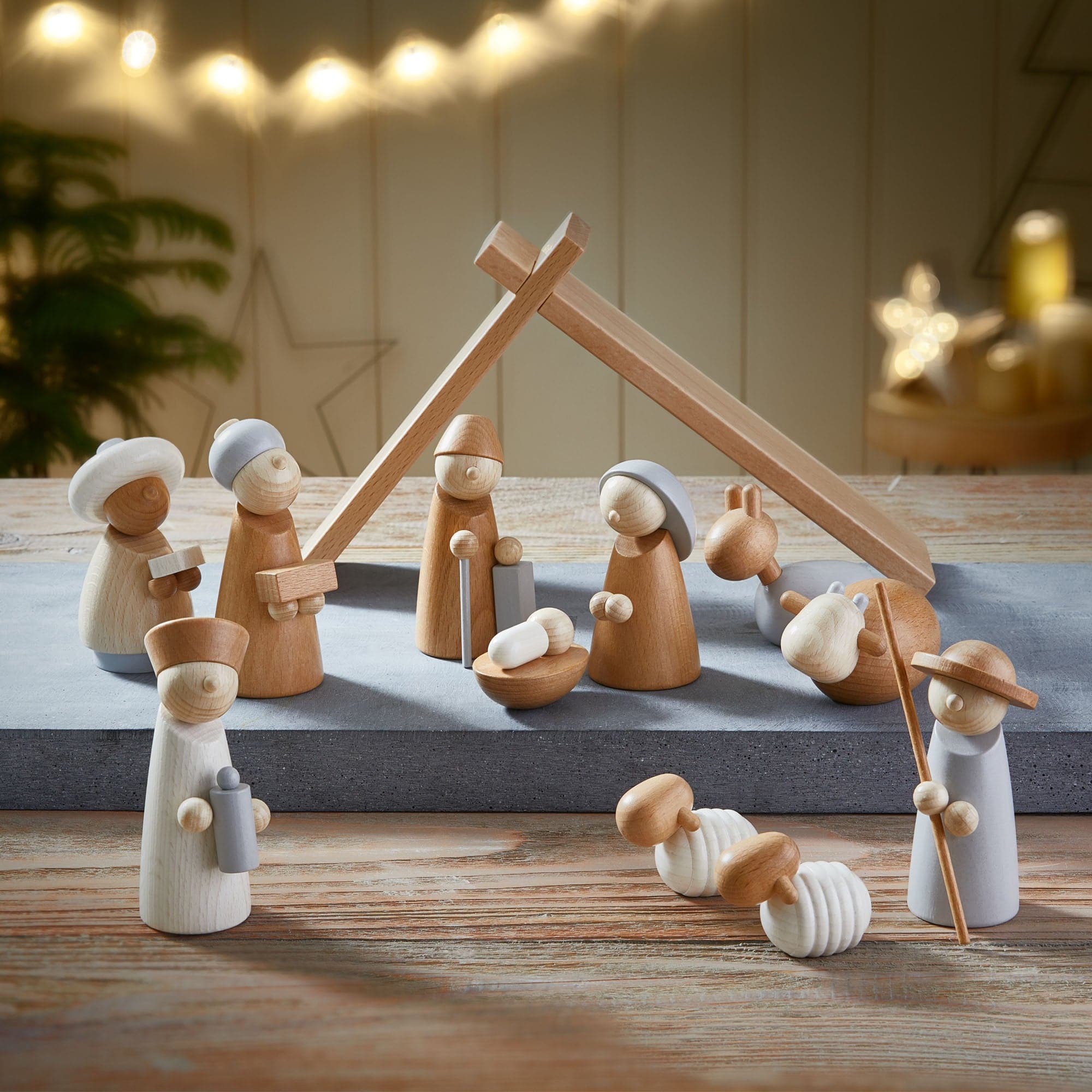 Natural Wood Nativity Set with 12 Pieces in Beech Wood