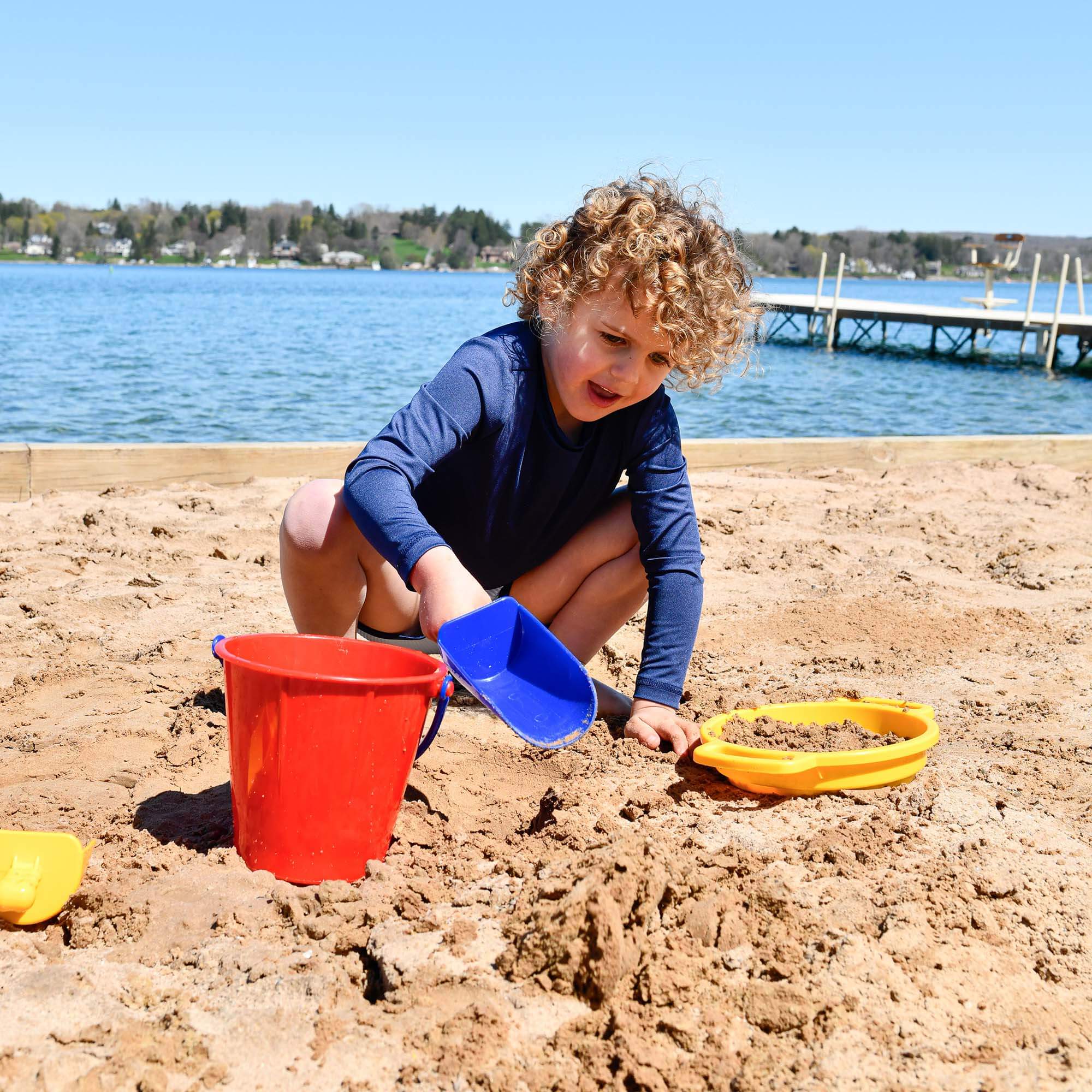 Spielstabil Sand Toys Bundle with Bucket, Scoops and Sieve