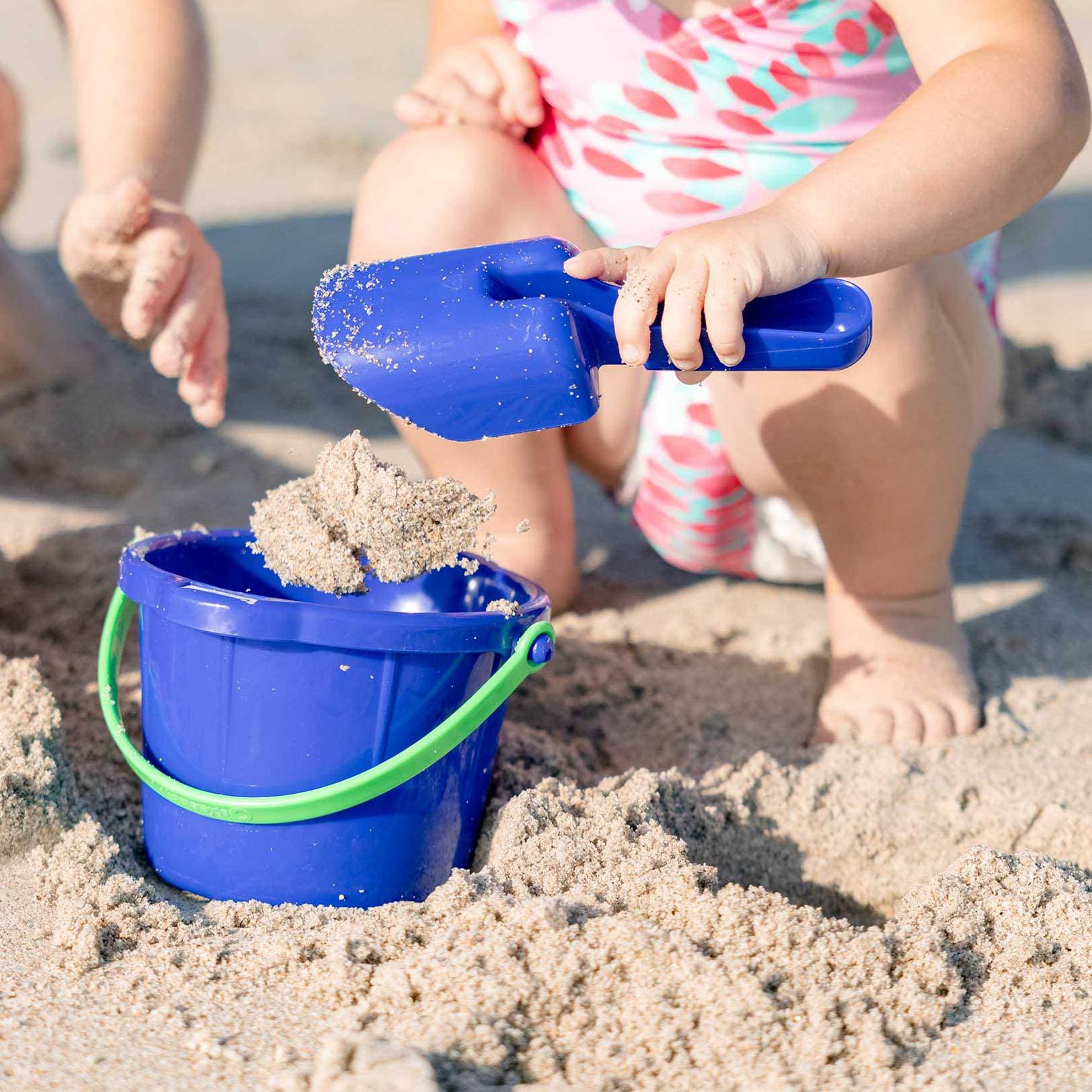 Spielstabil Small Sand Scoop with Easy-Grip Handle for Beach Play