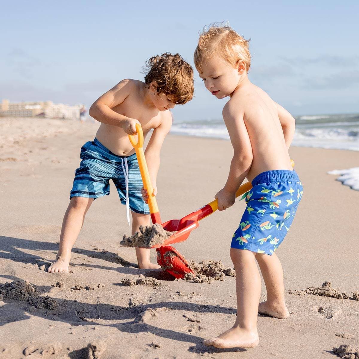 Spielstabil Children's Long Handled Flat Shovel for Sand, Snow and Garden