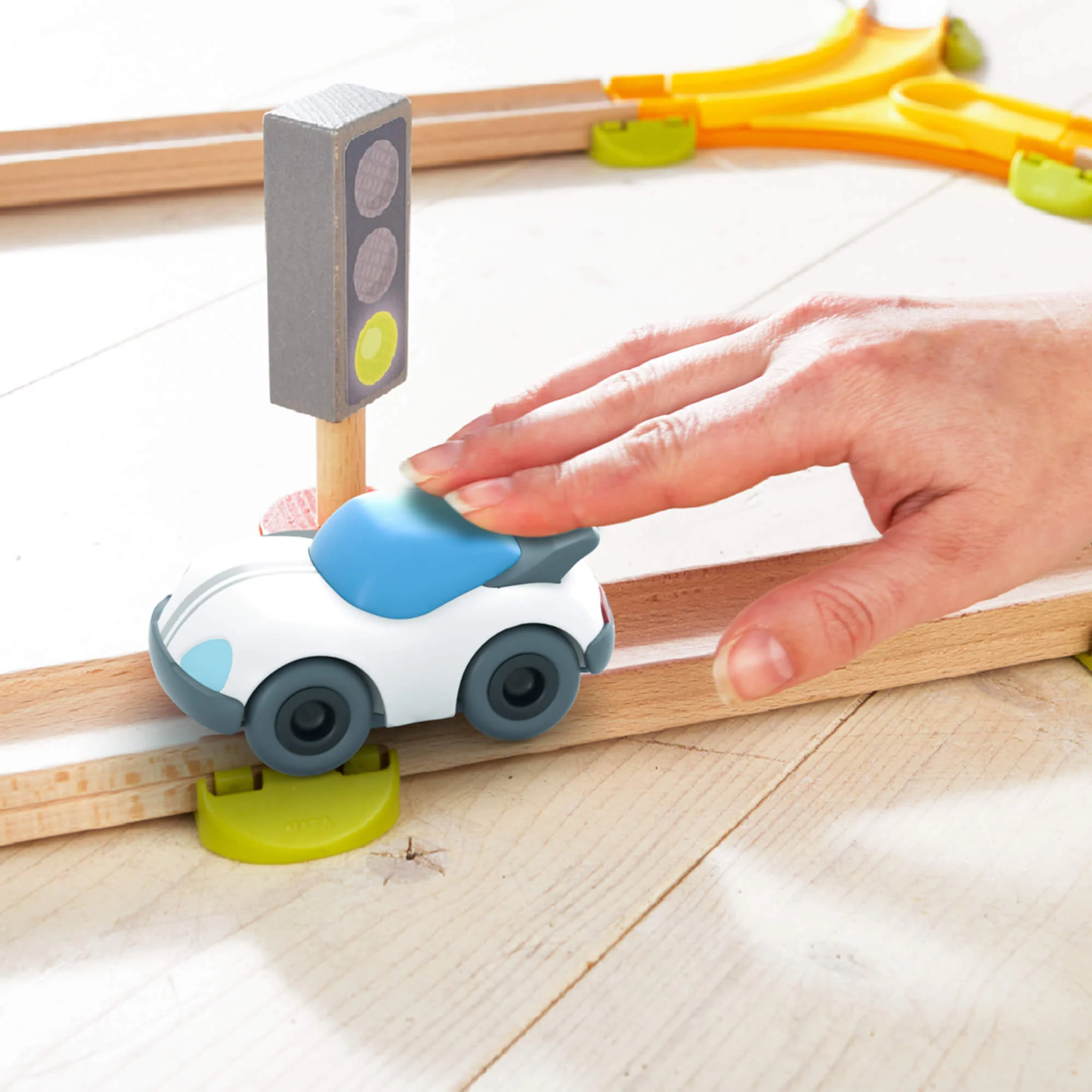 HABA Cars 白色 Speedster 赛车，带惯性马达