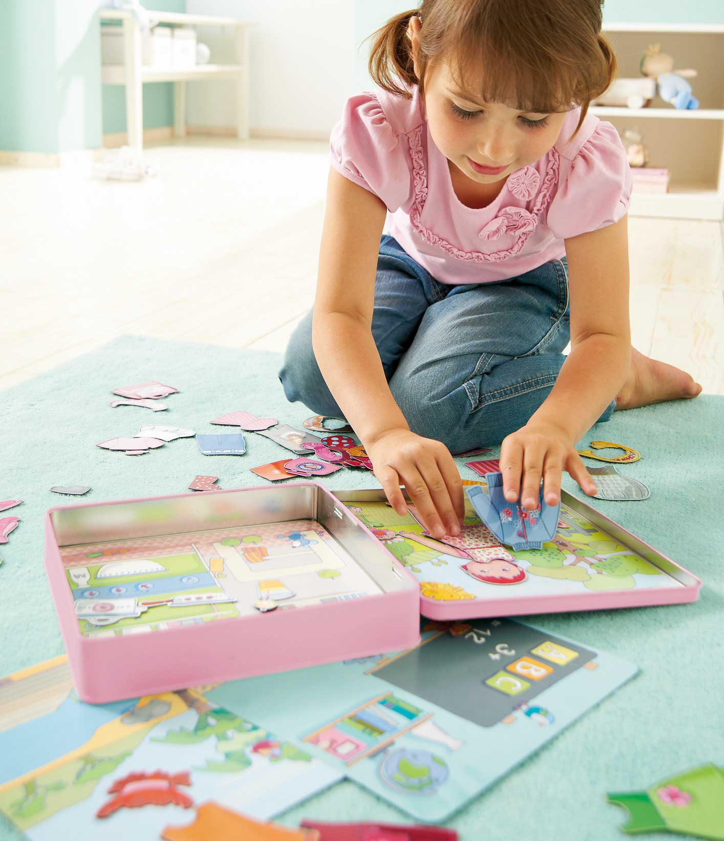Dress-Up Doll Lilli Magnetic Game with Tin and 54 Pieces