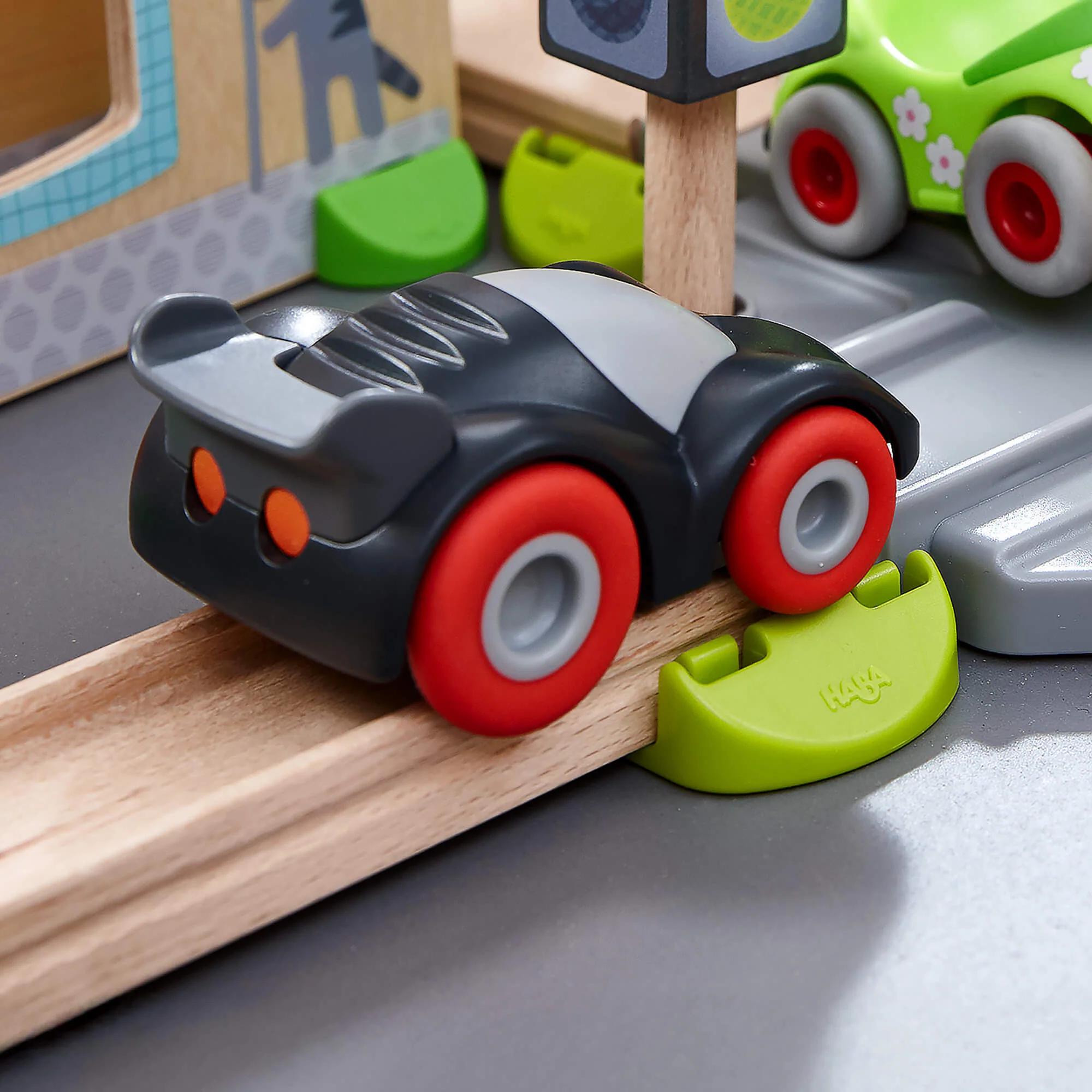 Black Race Car with Momentum Motor for Kullerbü Tracks