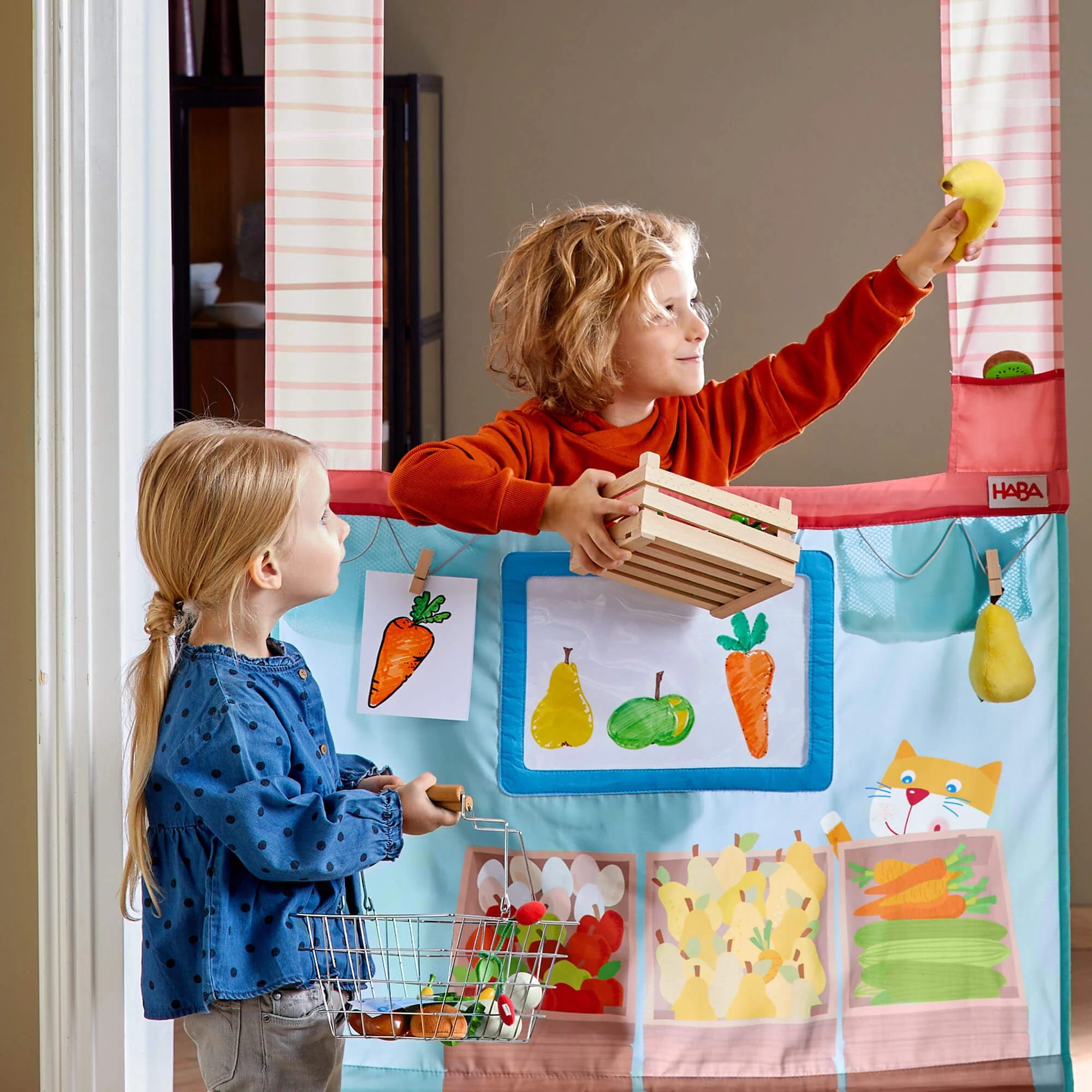 Hanging Doorway Play Store with Telescopic Rod and Beech Slats